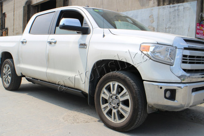 Toyota Tacoma Crew Cab Fortuner Tundra (16-) штатные выезжающие электропороги автоматические